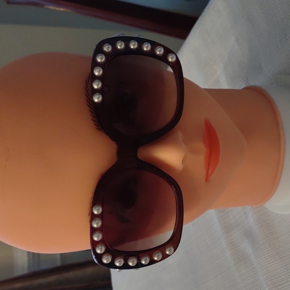 Circus By Sam Eldeman Oversized Pearl Sunglassses Style: CC354 - Picture 1 of 4